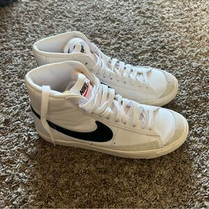 NIKE Blazer Mid '77 Womens Shoes